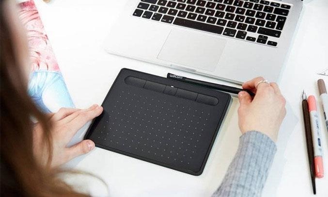 Wacom Intuos S CTL- 4100/K0-CX cũng được trang bị 4 nút chức năng Express Keys 