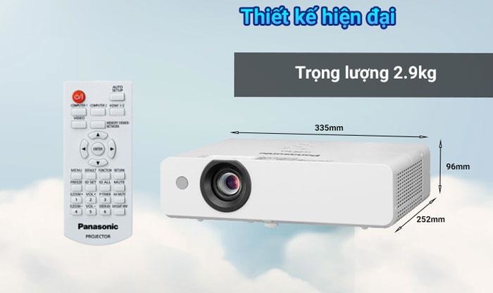 Panasonic PT-LB386 được thiết kế với kiểu dáng hiện đại, gọn nhỏ